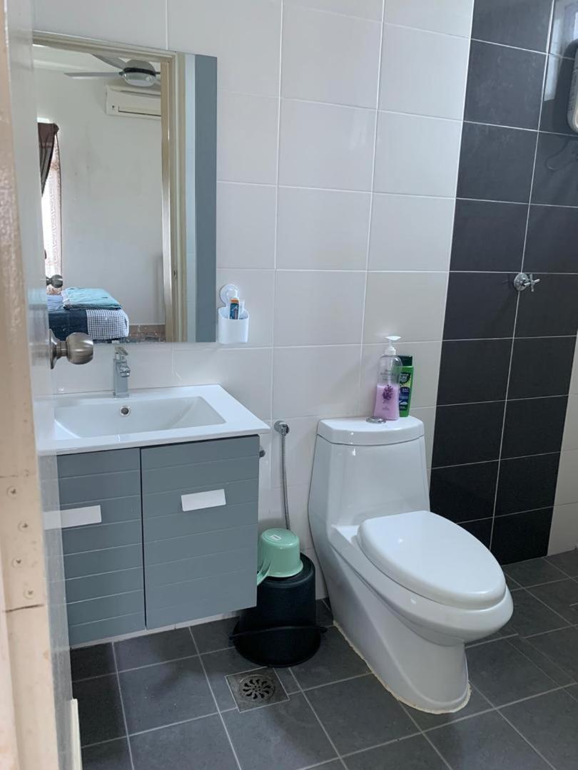 Risqi Apartment 2 Bedroom Wakaf Che Yeh Kota Bharu Szoba fotó